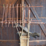 VAN JAGER NAAR BOUWERS - oerhout, hout en brons - 150 cm hoog - n.t.k.